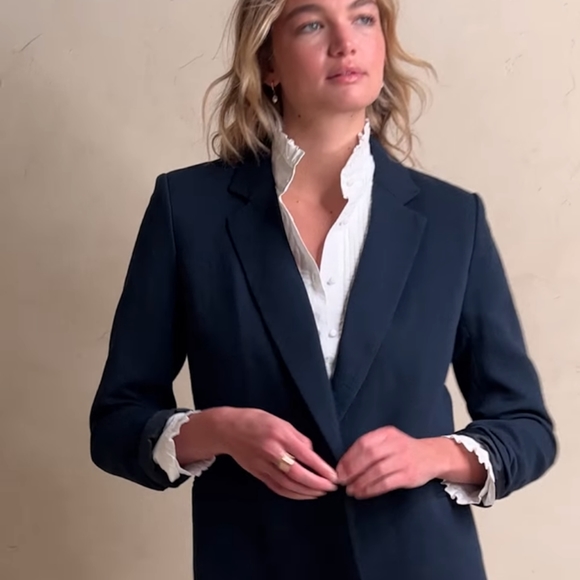 Banana Republic Jackets & Blazers - NWT Banana Republic Preppy Navy blazer size large
